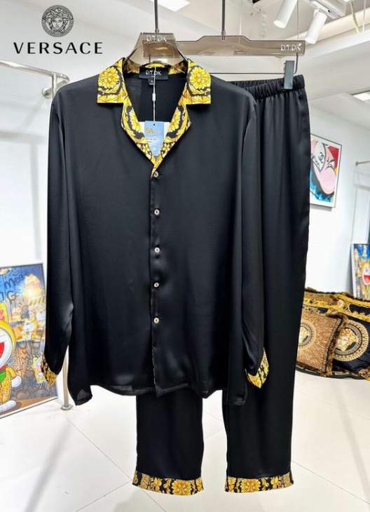 Picture of Versace Sweater Suits _SKUVersaceM-3XL24cn14842776